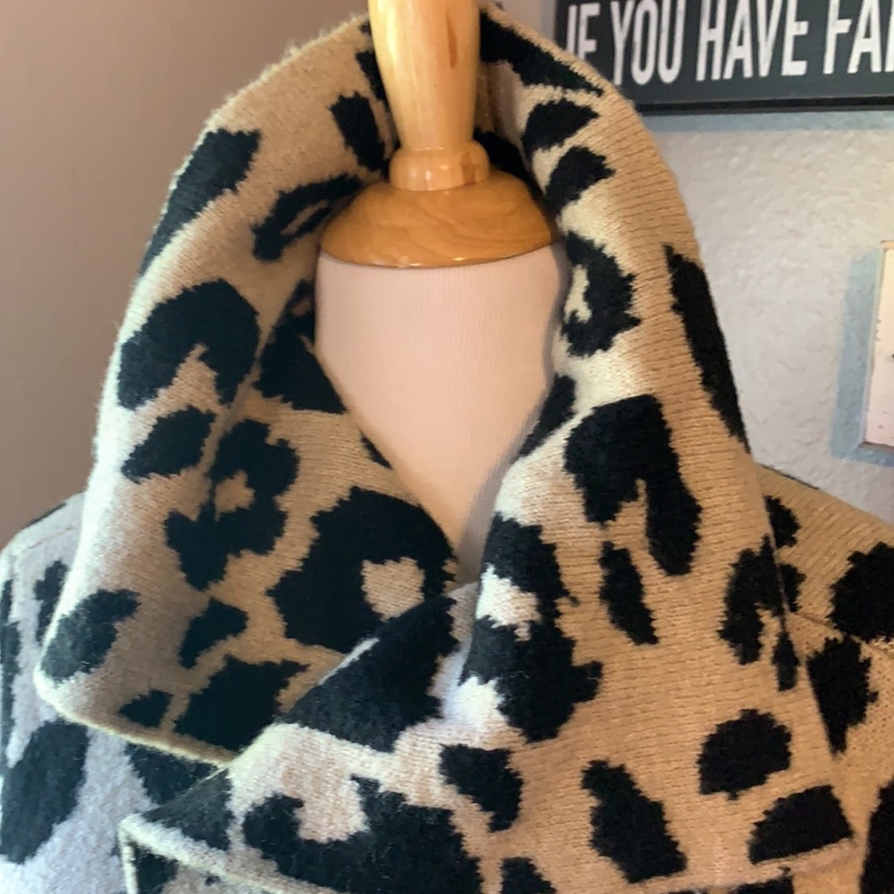 Wrap this Sweater around you for those Cold Winter Days. - Picture 11 of 15